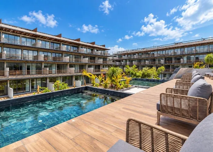 Nuju - Beutiful With Swimout-gym-rooftop-pool Apartment *